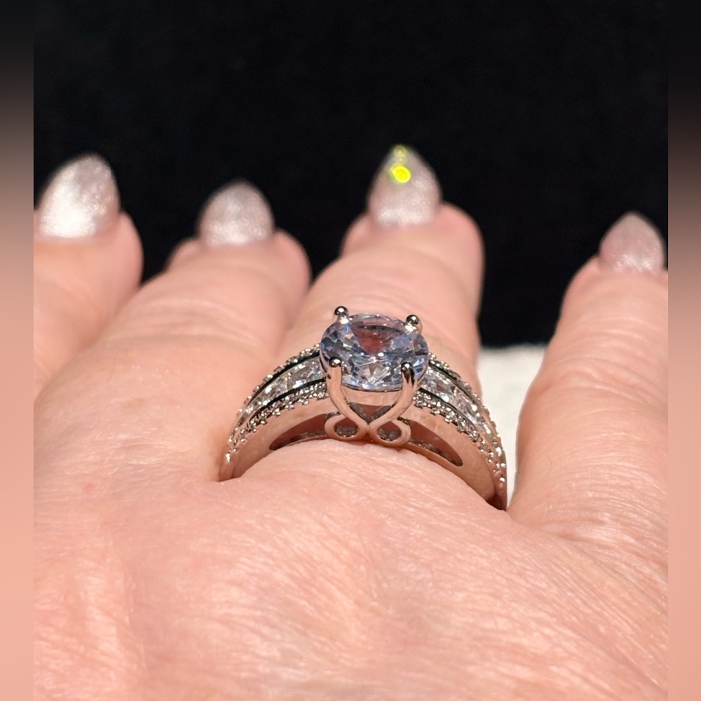 Elegant Silver and Women's Ring - Picture 2 of 12